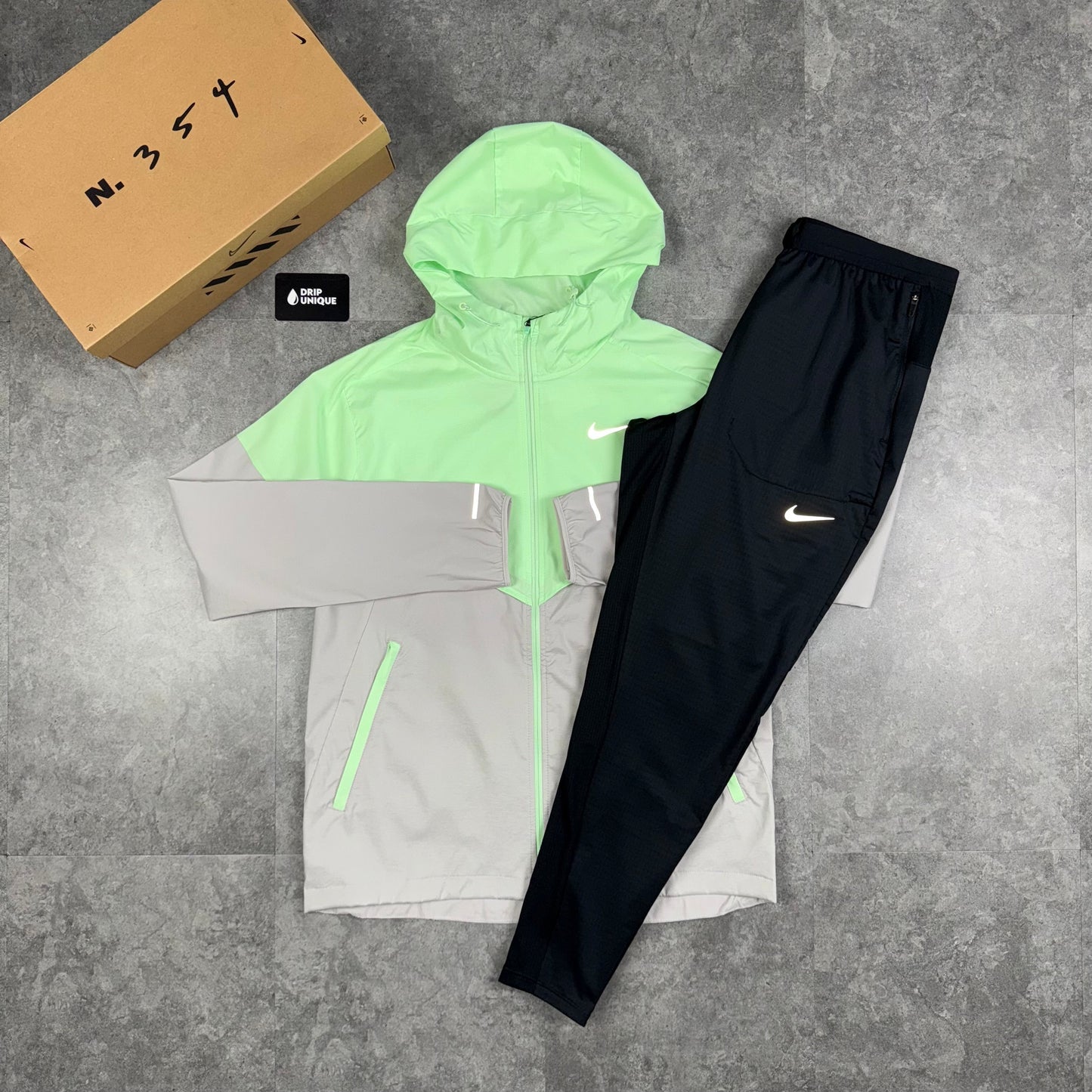 Nike UV Windrunner Jacket Vapour Green & Black Nike Phenom Pants Set