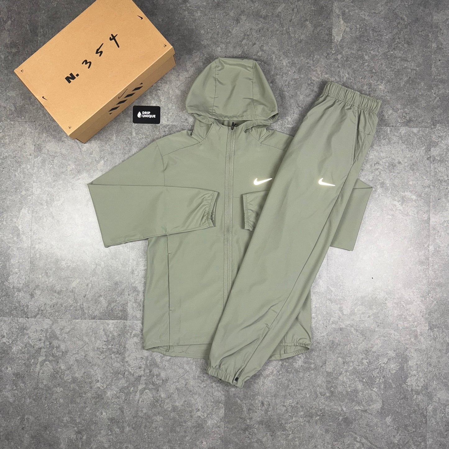 Nike Dri-Fit Form Windrunner Jacket Khaki & Khaki Nike Challenger Pants Set