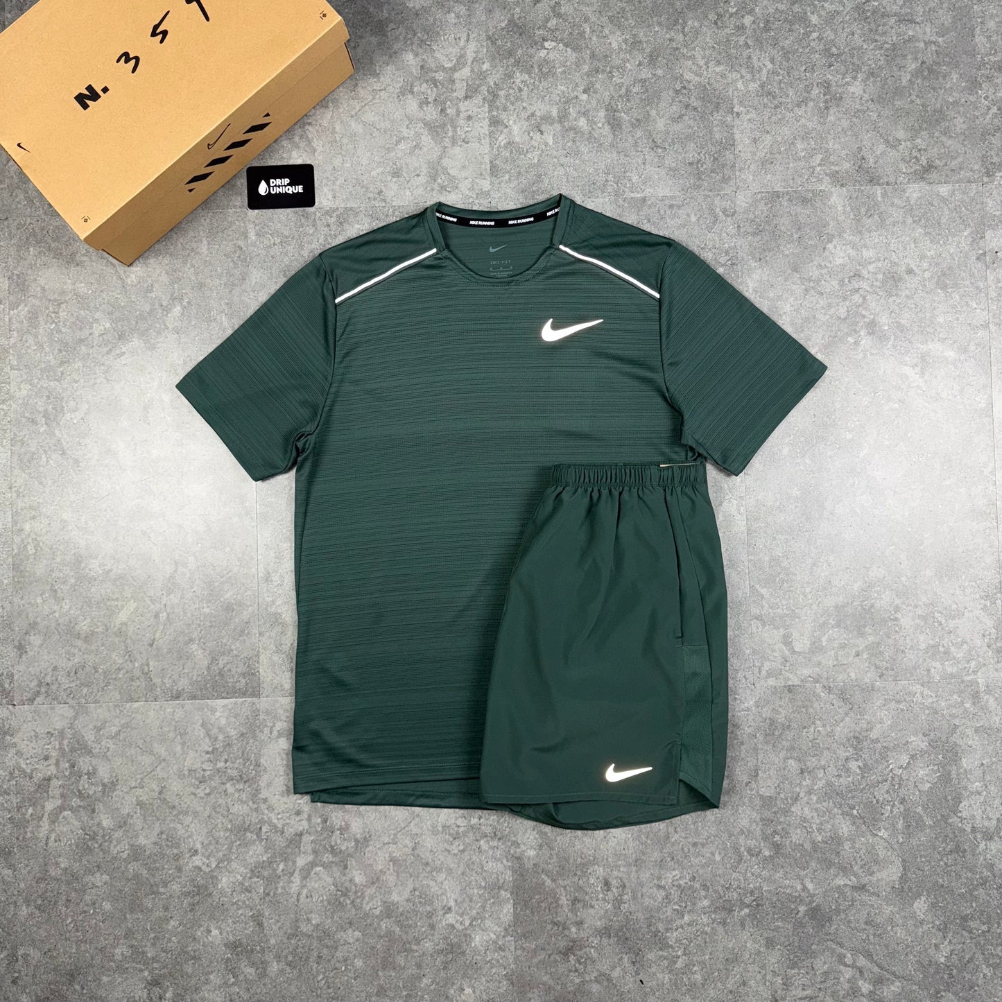 Nike Miler T-Shirt Vintage Green & Vintage Green Challenger Shorts Set