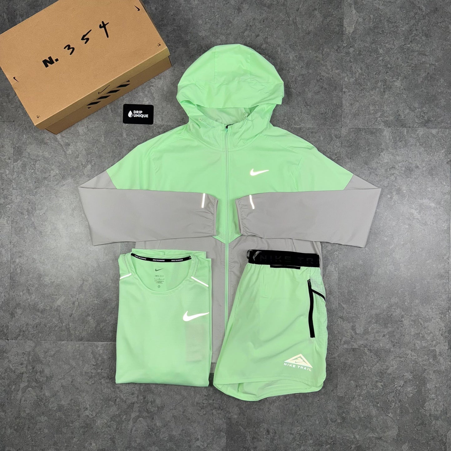 Nike UV Windrunner Vapour Green Bundle