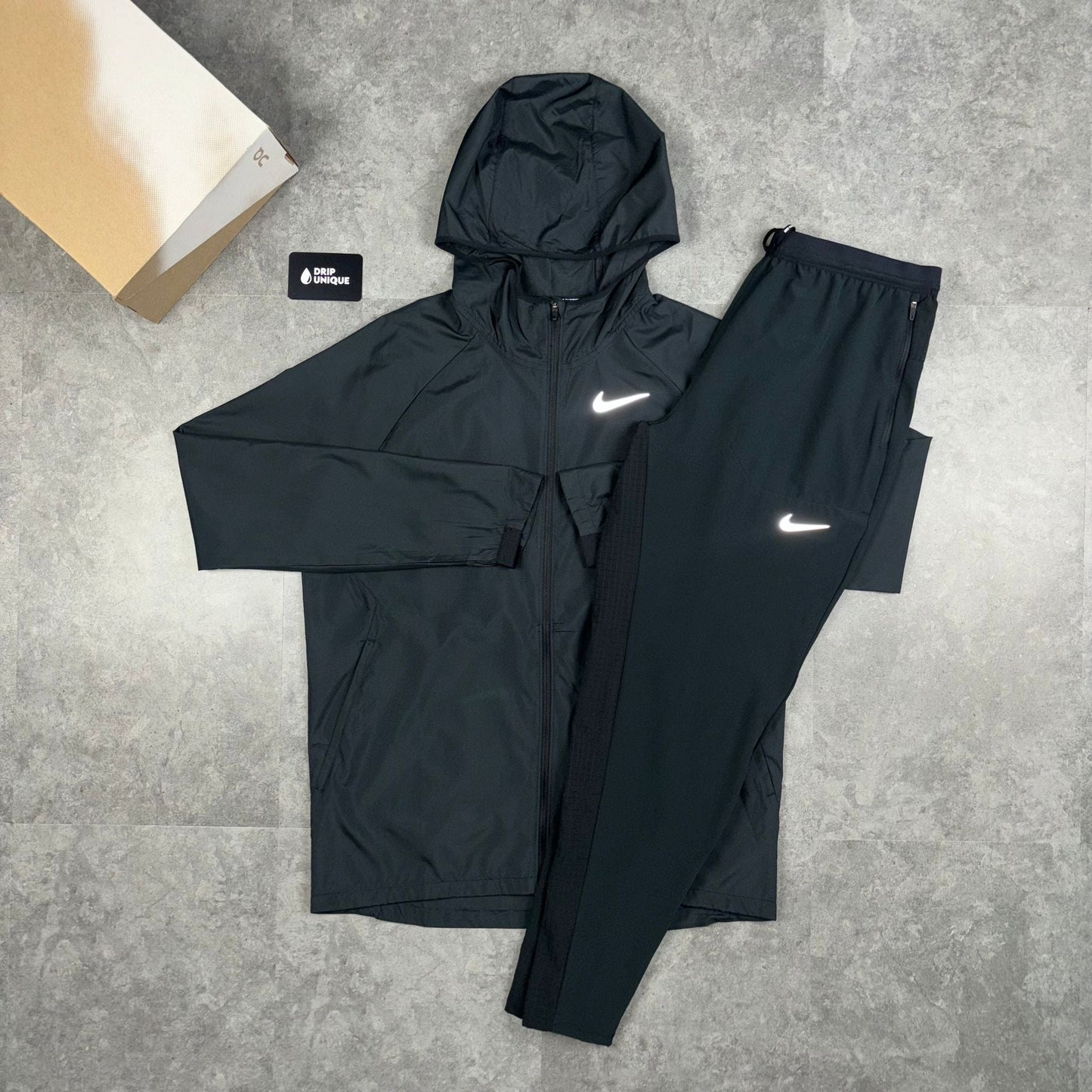 Nike Essential Windrunner Jacket Black & Black Nike Phenom Pants Set