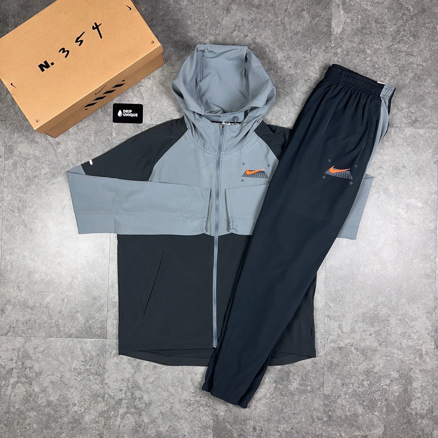 Nike Graphic Performance Windrunner Jacket Grey & Grey Nike Pants Set