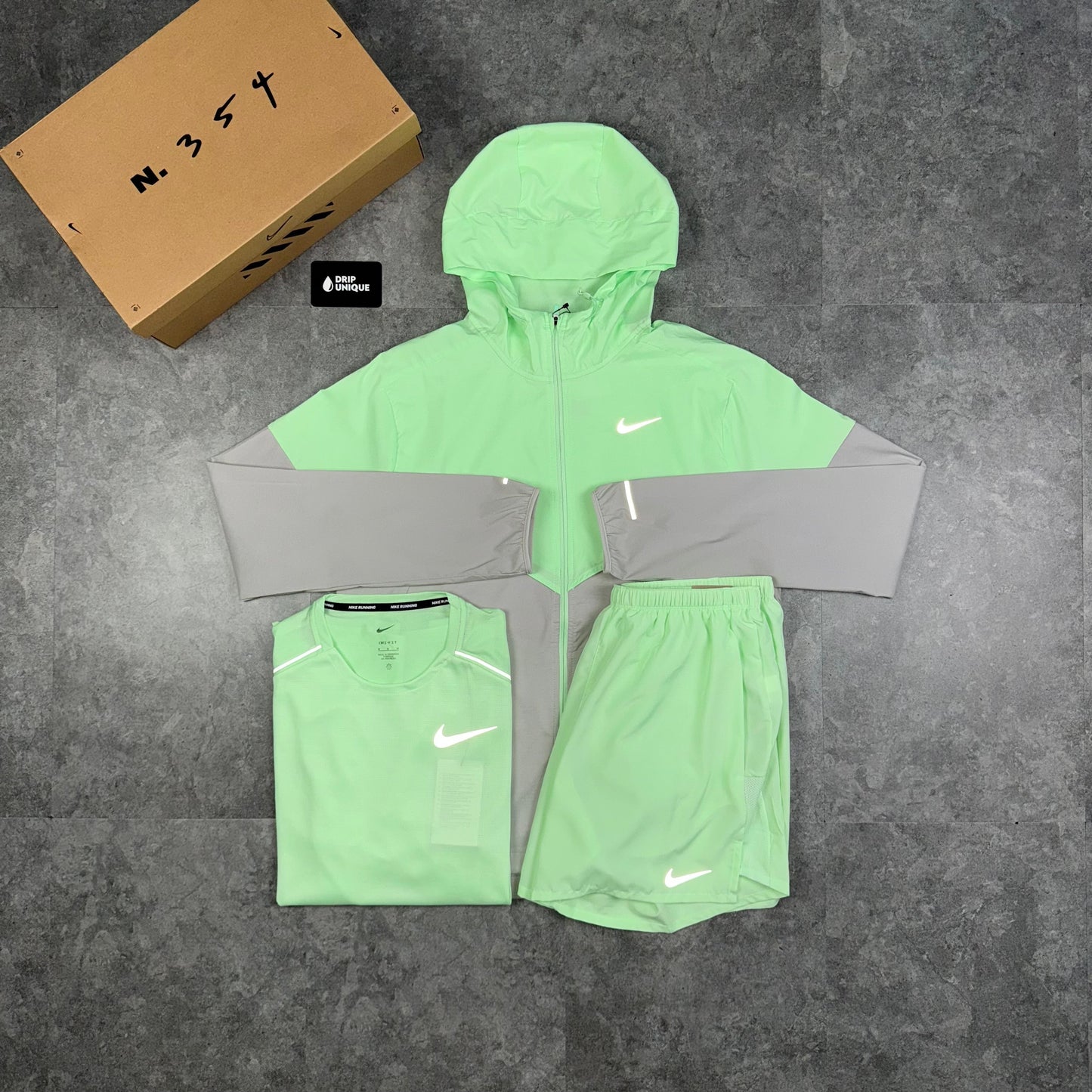 Nike UV Windrunner Vapour Green Bundle